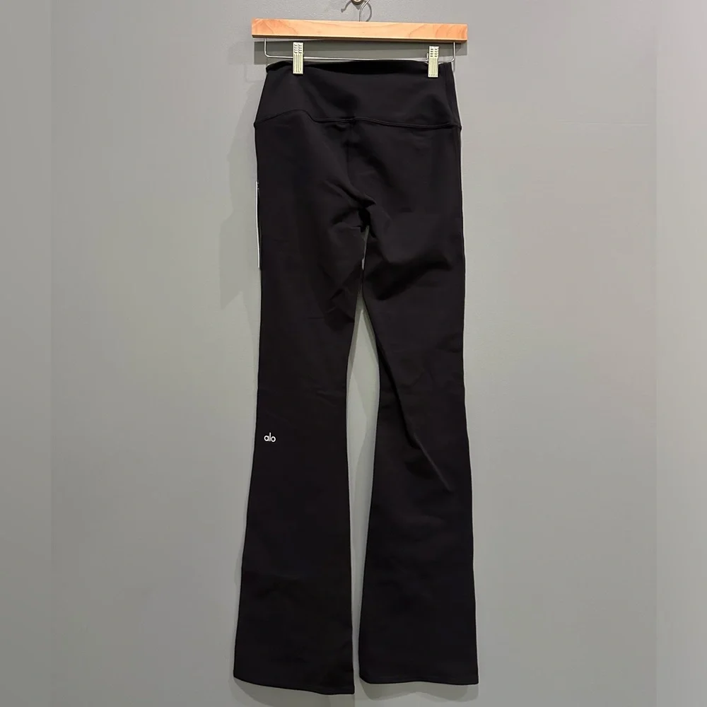 ALO Airbrush High-Waist 7/8 Bootcut Legging Black - Picture 9 of 10